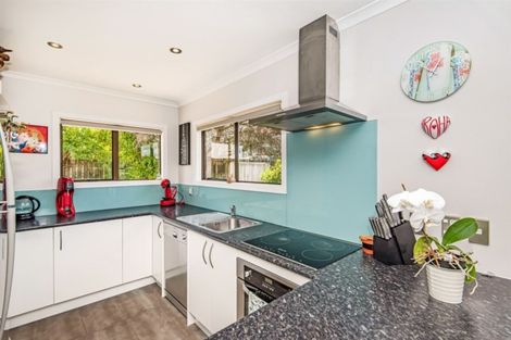 Photo of property in 4 Mona Vale, West Harbour, Auckland, 0618