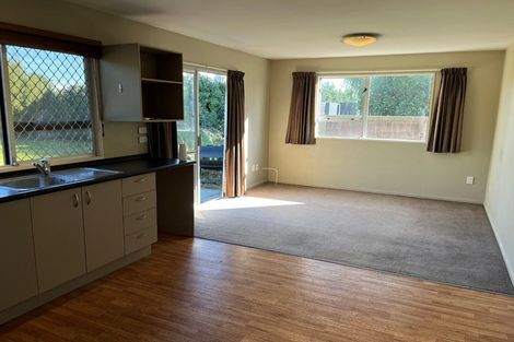 Photo of property in 2/32 Selwyn Road, Cockle Bay, Auckland, 2014