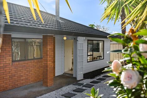 Photo of property in 2/16 Matisse Drive, West Harbour, Auckland, 0618