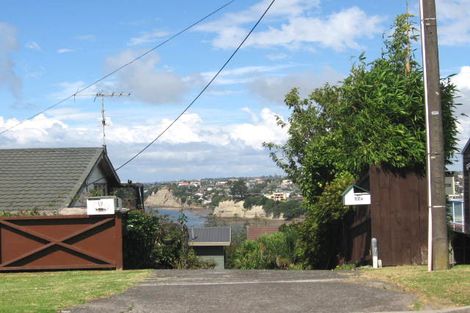 Photo of property in 2/17 Ridge Road, Waiake, Auckland, 0630