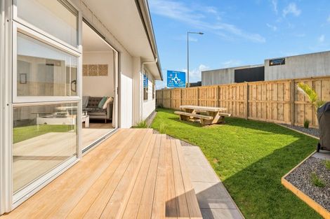 Photo of property in 16 Girven Road, Mount Maunganui, 3116
