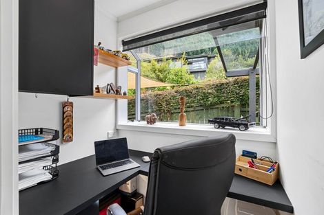 Photo of property in 2 Evergreen Place, Sunshine Bay, Queenstown, 9300