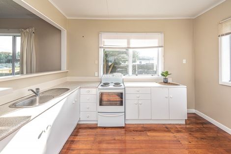 Photo of property in 184 Cornfoot Street, Castlecliff, Whanganui, 4501