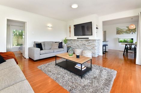 Photo of property in 2 Carento Way, Stanmore Bay, Whangaparaoa, 0932