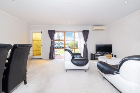 Photo of property in 1/9a Tawa Road, Te Atatu Peninsula, Auckland, 0610
