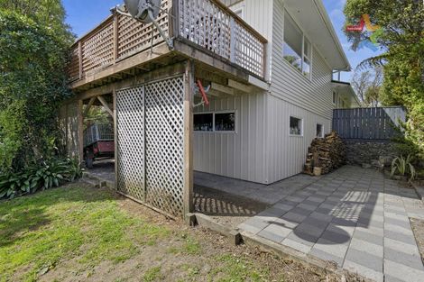 Photo of property in 6 Peach Tree Grove, Maungaraki, Lower Hutt, 5010