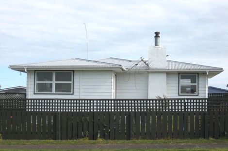 Photo of property in 56 Lee Street, Castlecliff, Whanganui, 4501