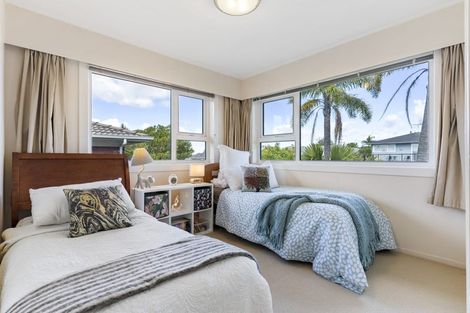 Photo of property in 5 Ravenwood Drive, Forrest Hill, Auckland, 0620