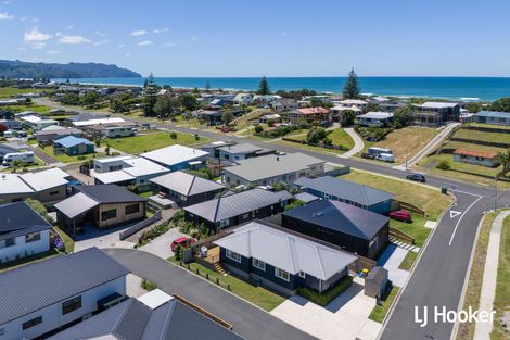 Photo of property in 8 Sandy Place, Waihi Beach, 3611
