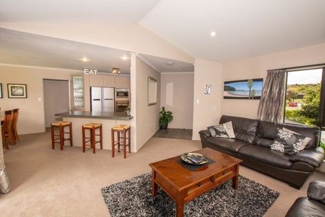 Photo of property in 18 Rosella Drive, Welcome Bay, Tauranga, 3112