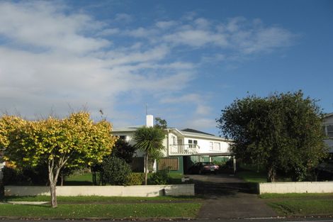 Photo of property in 121 Gossamer Drive, Pakuranga Heights, Auckland, 2010
