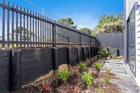 Photo of property in 101a Beach Road, Te Atatu Peninsula, Auckland, 0610