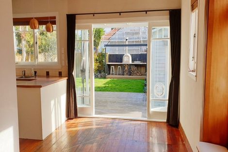 Photo of property in 276 Point Chevalier Road, Point Chevalier, Auckland, 1022