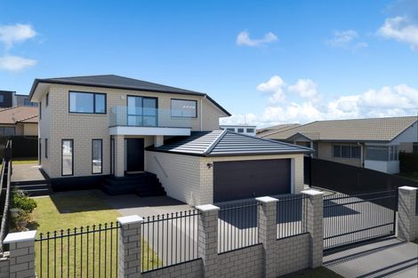 Photo of property in 93 Waitaki Street, Henderson, Auckland, 0612
