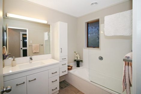 Photo of property in 49 Cumberland Street, Merrilands, New Plymouth, 4312