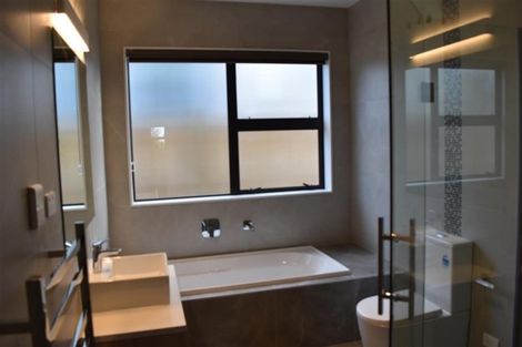 Photo of property in 18a Lyons Avenue, Murrays Bay, Auckland, 0630