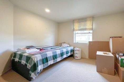 Photo of property in 2/15 Stoneleigh Court, Sunnynook, Auckland, 0632