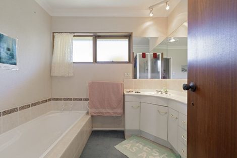 Photo of property in 15 Maungawhare Place, Otumoetai, Tauranga, 3110