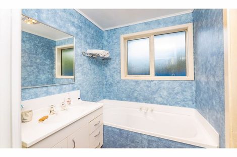 Photo of property in 72 Wingate Street, Redwood, Christchurch, 8051