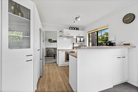 Photo of property in 6 Lothian Brae, Wattle Downs, Auckland, 2103
