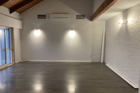 Photo of property in 21 Lyndhurst Road, Te Atatu South, Auckland, 0610