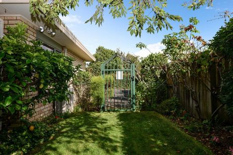 Photo of property in 2/38 Sandwich Road, St Andrews, Hamilton, 3200