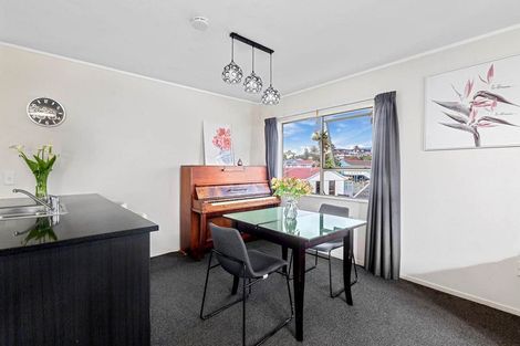 Photo of property in 1/24 Caribbean Drive, Unsworth Heights, Auckland, 0632