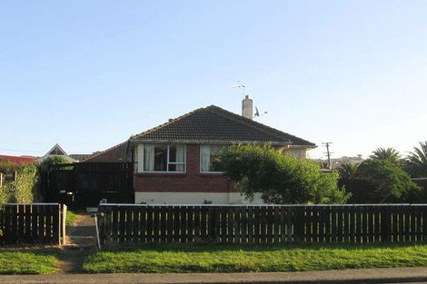 Photo of property in 102 Main Road, Titahi Bay, Porirua, 5022