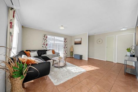 Photo of property in 9 Chibnall Place, Conifer Grove, Takanini, 2112