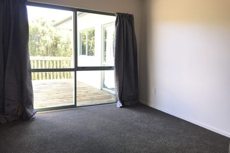 Photo of property in 10 Xena Way, Henderson, Auckland, 0612