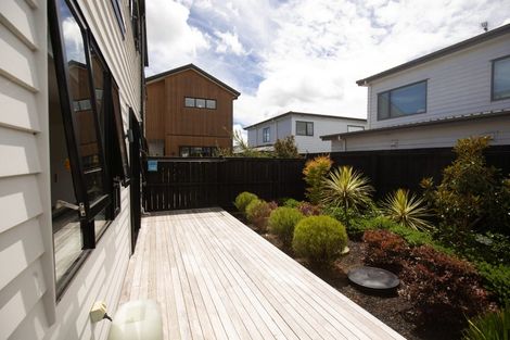 Photo of property in 21b Lumbarda Drive, Kumeu, 0810