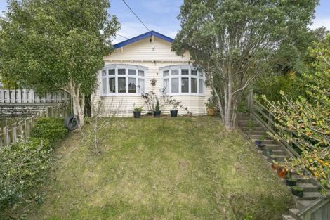 Photo of property in 90 Curtis Street, Northland, Wellington, 6012