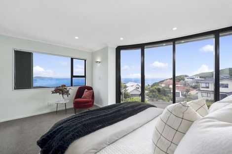 Photo of property in 9 Bury Grove, Strathmore Park, Wellington, 6022