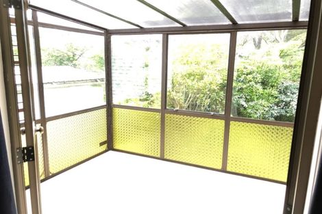 Photo of property in 21 Lyndfield Lane, Newlands, Wellington, 6037