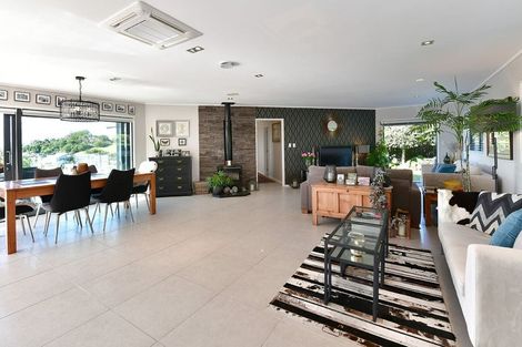 Photo of property in 119 Waldorf Crescent, Orewa, 0931