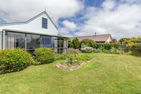 Photo of property in 11 Warner Place, Heathcote Valley, Christchurch, 8022