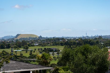 Photo of property in 14 Gwenand Place, Botany Downs, Auckland, 2010