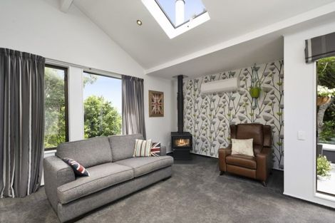 Photo of property in 1 Kakariki Grove, Waikanae, 5036