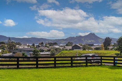 Photo of property in 1 Tinirau Place, Cooks Beach, 3591