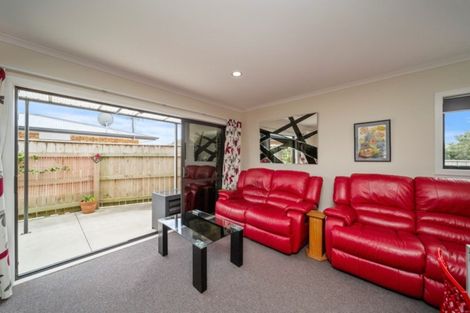 Photo of property in 2/241 Omata Road, Spotswood, New Plymouth, 4310