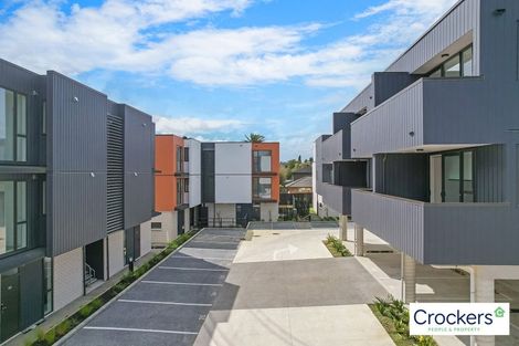 Photo of property in 2/2 Treasure Lane, Te Atatu South, Auckland, 0610