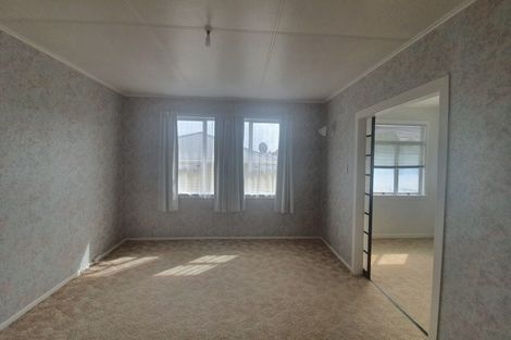 Photo of property in 1 Endeavour Street, Marfell, New Plymouth, 4310