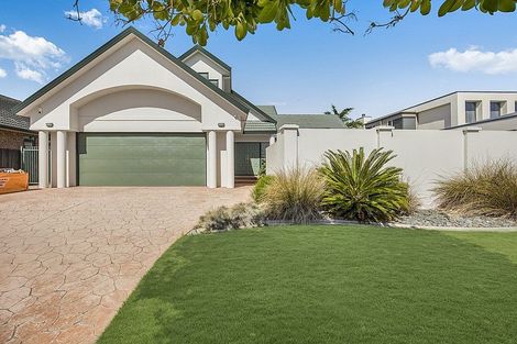 Photo of property in 82 Glenross Drive, Wattle Downs, Auckland, 2103