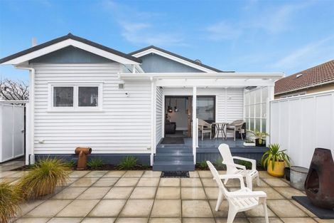 Photo of property in 82 Olliviers Road, Phillipstown, Christchurch, 8011