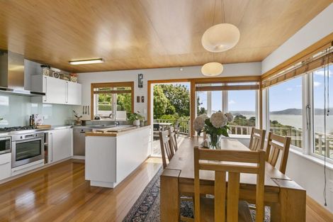 Photo of property in 29 Fortification Road, Karaka Bays, Wellington, 6022