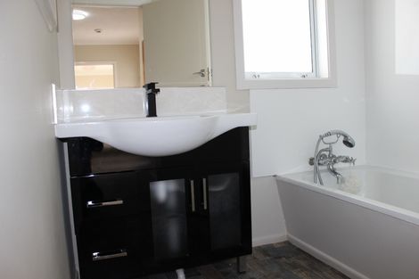 Photo of property in 20 Landon Avenue, Mangere East, Auckland, 2024