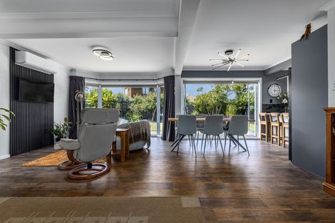 Photo of property in 4 Nuhaka Place, Paraparaumu Beach, Paraparaumu, 5032