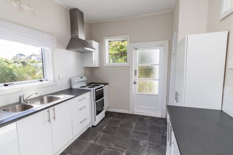 Photo of property in 82 Pembroke Road, Northland, Wellington, 6012