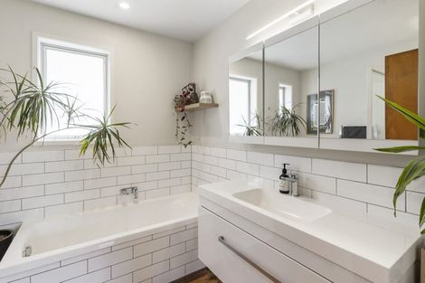 Photo of property in 2 Hatton Road, Orewa, 0931