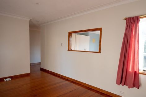 Photo of property in 9 Bishop Street, Green Bay, Auckland, 0604